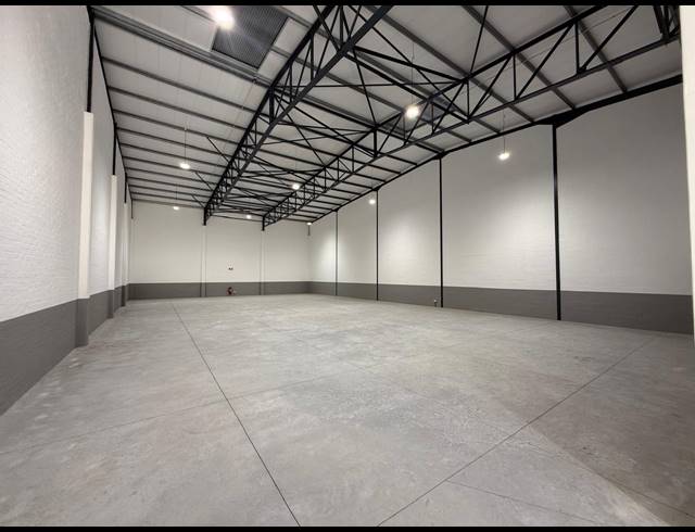 654M² WAREHOUSE TO LET IN STIKLAND INDUSTRIAL